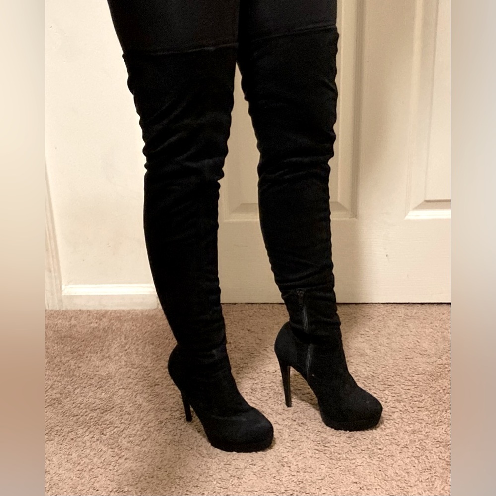 Black suede women’s boots gently used size 6